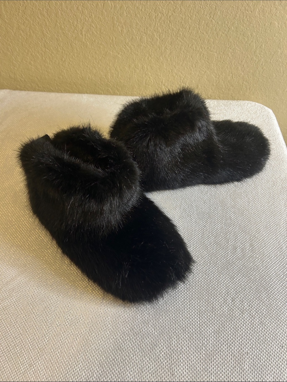 UGG Women’s Black Faux Fur Slipper Booties
Size 8